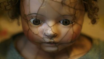 The Secret Fascination of the Fragmented Mind